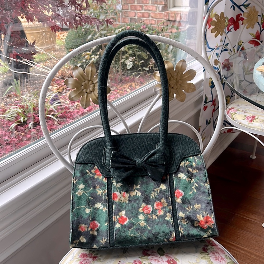 Chic Floral Green Shoulder Bag